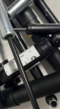 Amortisseur d'essieu KNOTT 1800kg kit de rééquipement support coudé 100km/h  remorque - Trailerexperts